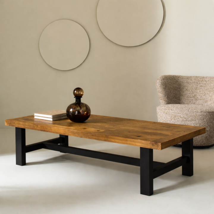 Table basse en pin massif avec piètement noir MAZOT