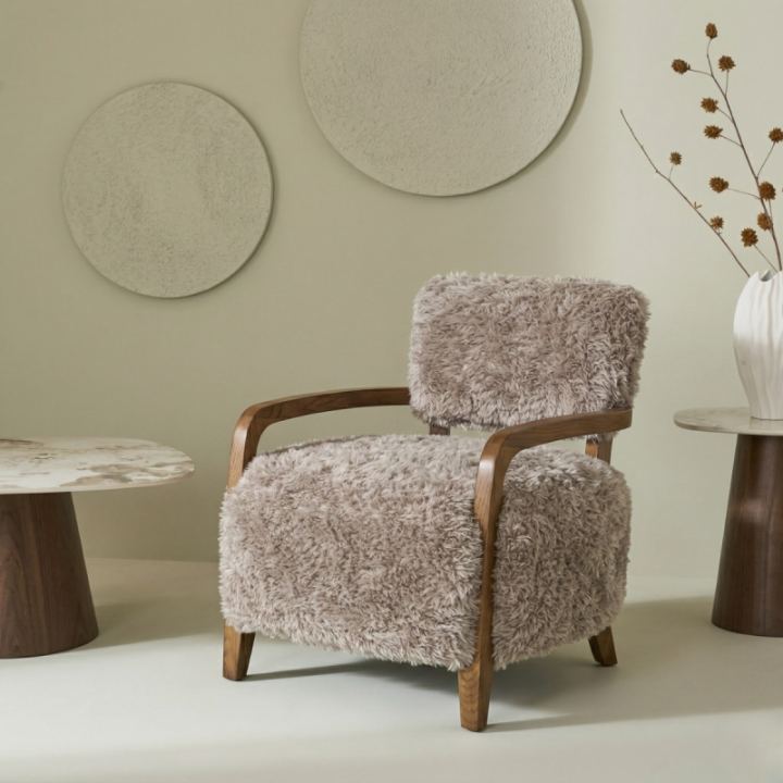 Fauteuil en tissu beige façon fourrure GENGIS
