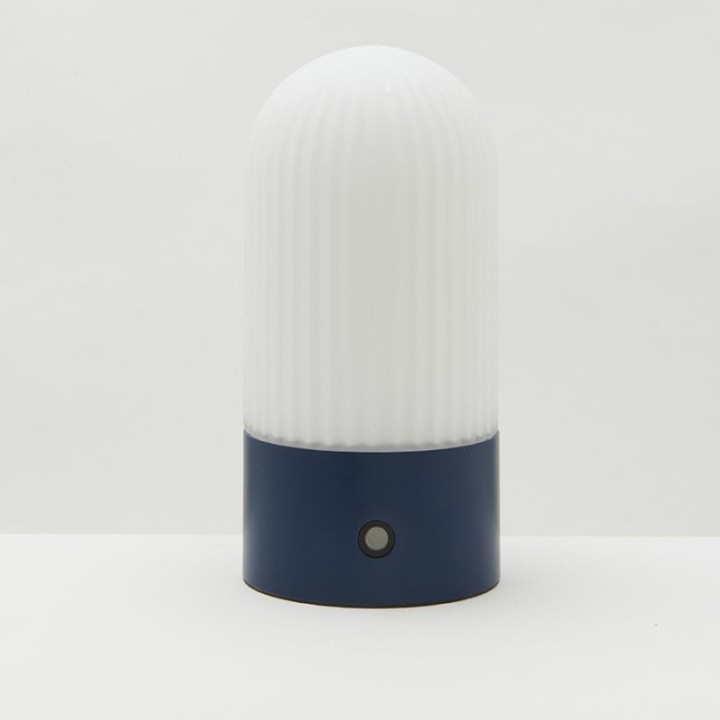 Lampe portable en métal bleue et opaline TOUAREG