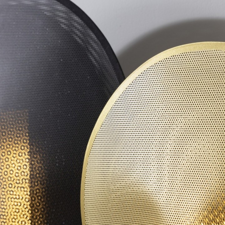 Lampe en métal noir et maille plastique dorée H33 cm MAILLE