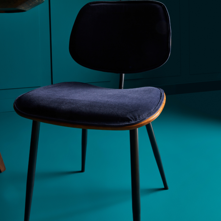 Chaise vintage Olympia en velours bleu