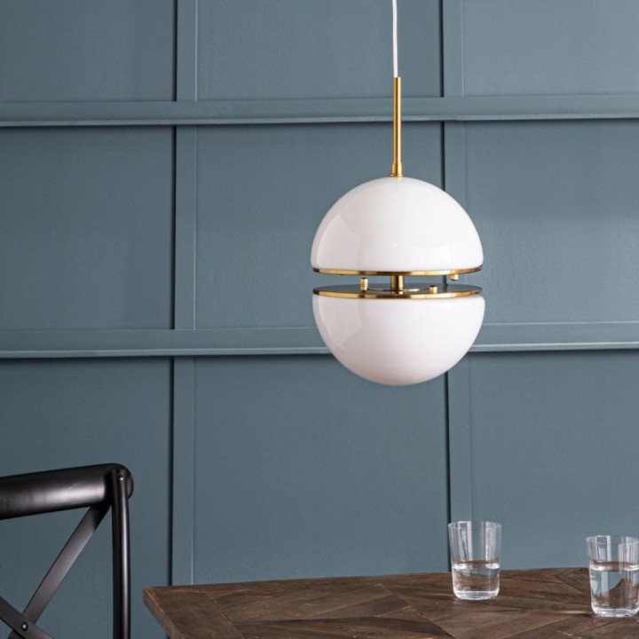 Suspension en métal doré avec globe en opaline MONTPARNASSE