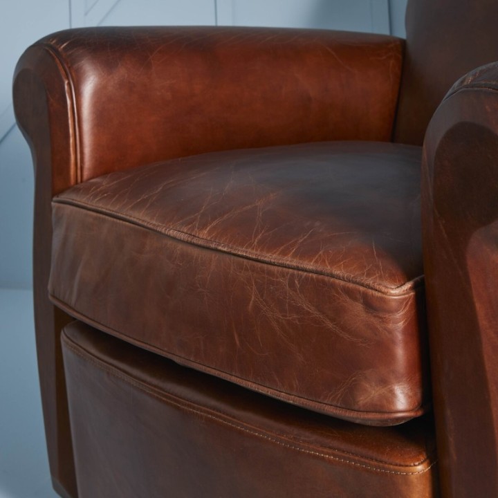 Fauteuil moustache en cuir pleine fleur