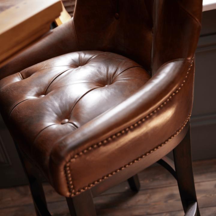Fauteuil de bar en bois et cuir semi aniline