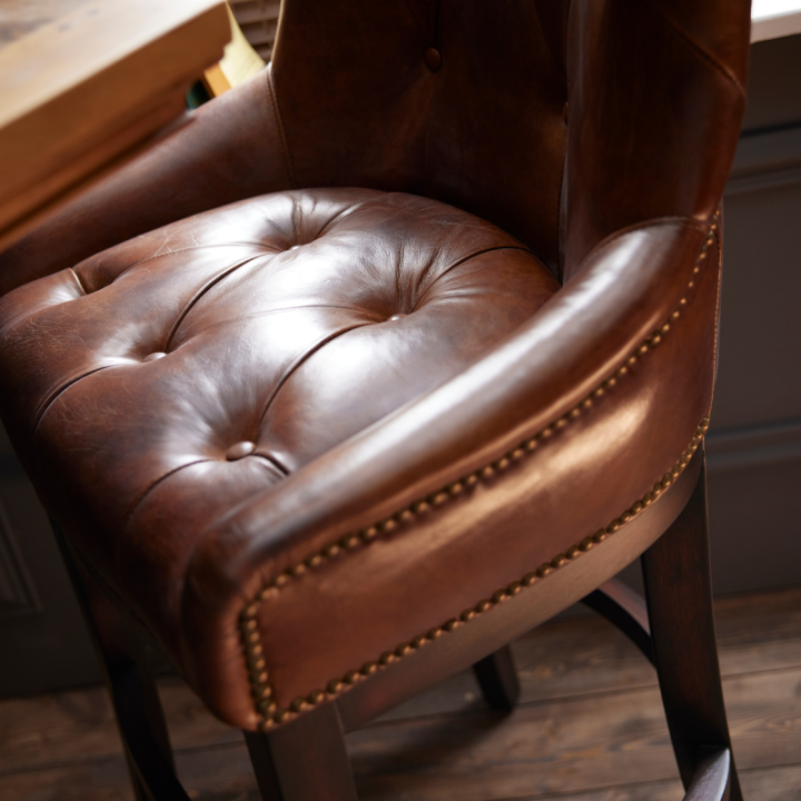 Fauteuil de bar en bois et cuir semi aniline