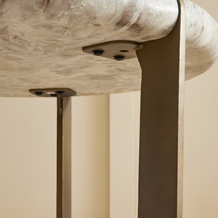 Grande table basse en marbre et métal PROSPER
