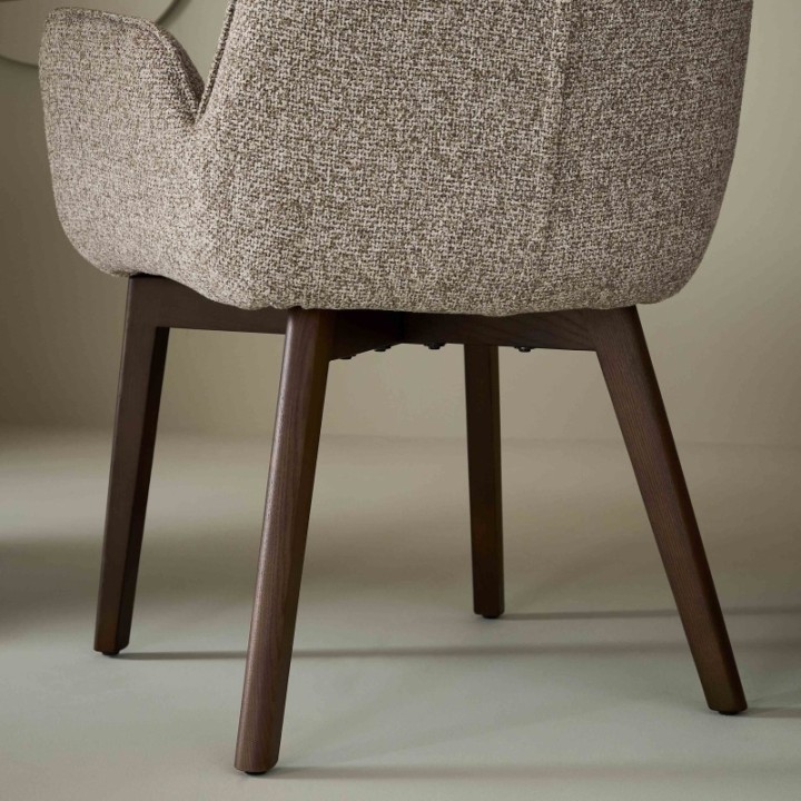 Chaise avec accoudoir tapissée beige KARL